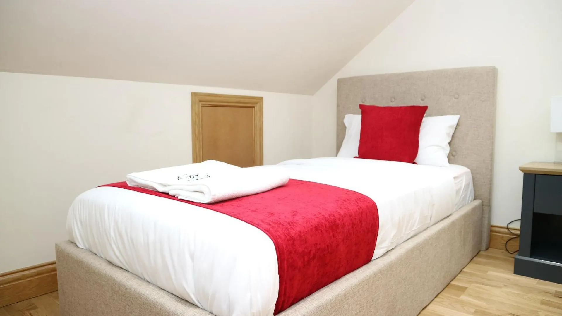 The Kew Rooms Edinburgh 0*,  United Kingdom